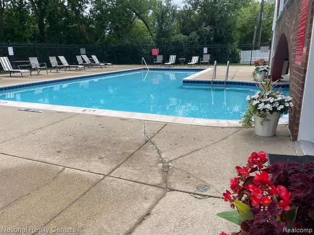 24825 Olde Orchard Street, Novi, MI 48375