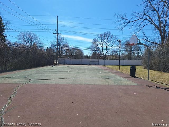 24825 Olde Orchard Street, Novi, MI 48375