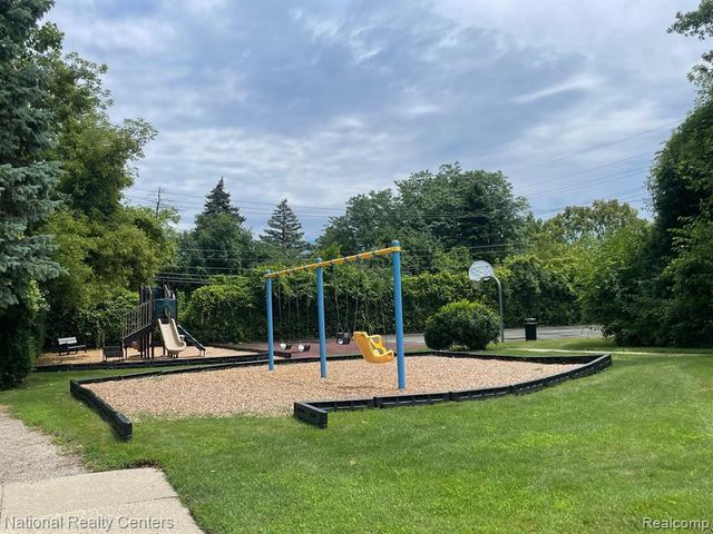 24825 Olde Orchard Street, Novi, MI 48375