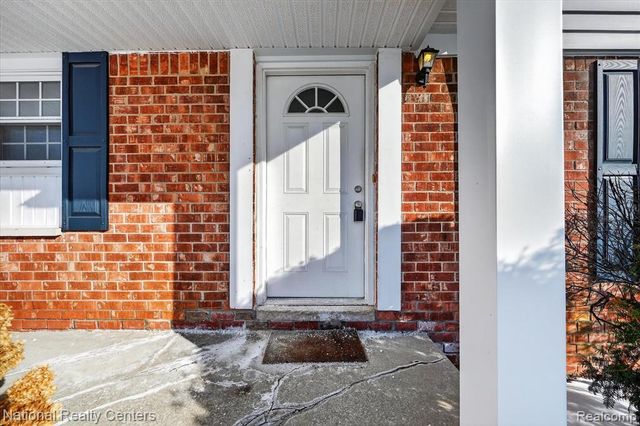 24825 Olde Orchard Street, Novi, MI 48375