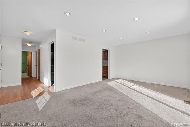 24825 Olde Orchard Street, Novi, MI 48375