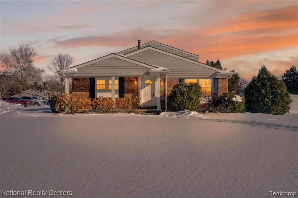 24825 Olde Orchard Street, Novi, MI 48375