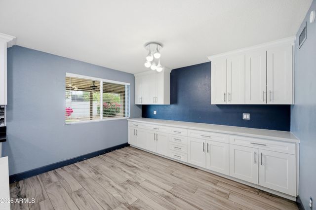 12039 N 60TH Avenue, Glendale, AZ 85304