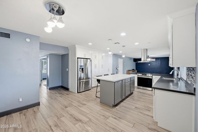 12039 N 60TH Avenue, Glendale, AZ 85304