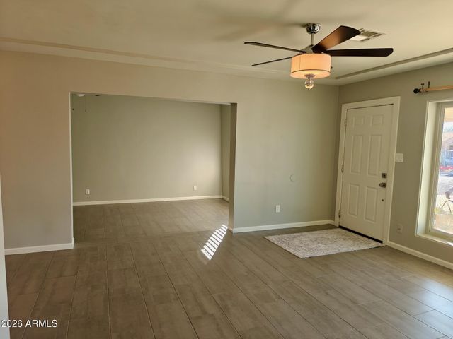 251 W BUIST Avenue, Phoenix, AZ 85041