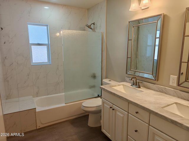 251 W BUIST Avenue, Phoenix, AZ 85041