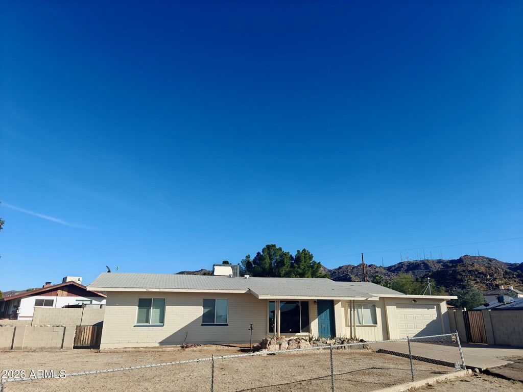 251 W BUIST Avenue, Phoenix, AZ 85041