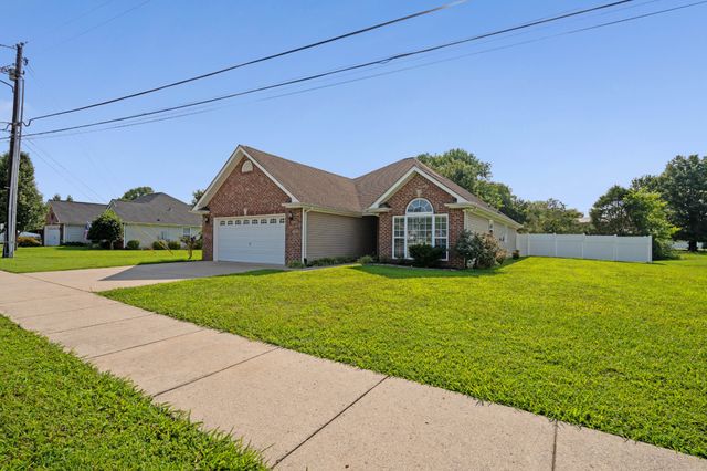 304 Providence Dr, Lebanon, TN 37087