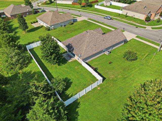 304 Providence Dr, Lebanon, TN 37087