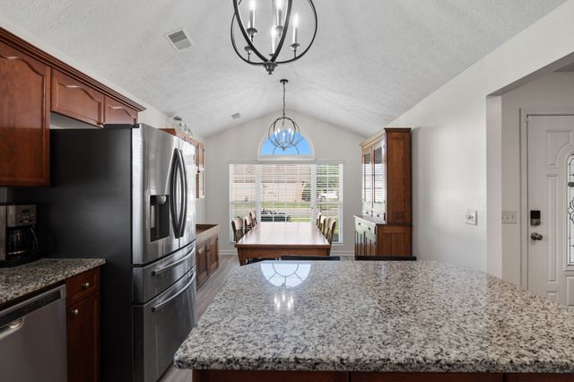 304 Providence Dr, Lebanon, TN 37087