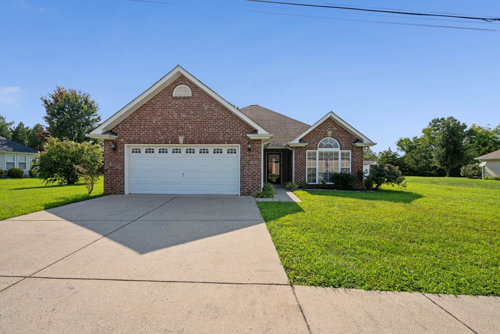 304 Providence Dr, Lebanon, TN 37087