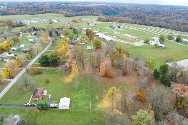 1200 Sullivan Dr, Lafayette, TN 37083