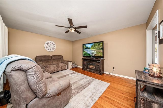 1200 Sullivan Dr, Lafayette, TN 37083
