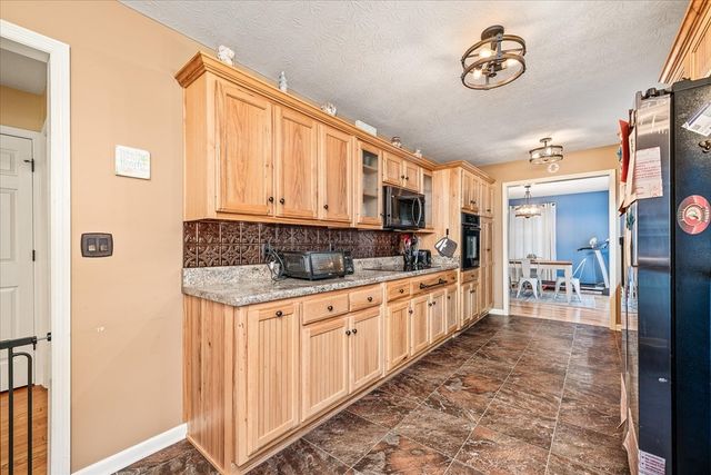 1200 Sullivan Dr, Lafayette, TN 37083
