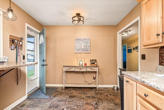 1200 Sullivan Dr, Lafayette, TN 37083