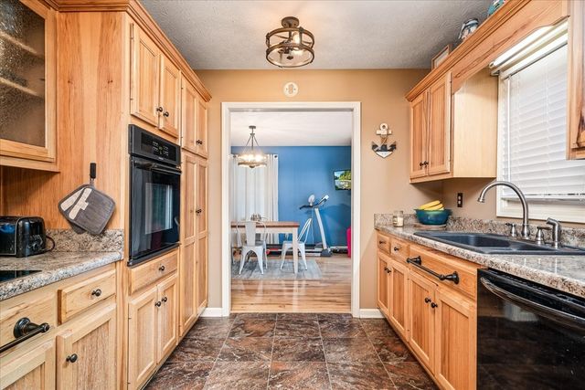 1200 Sullivan Dr, Lafayette, TN 37083