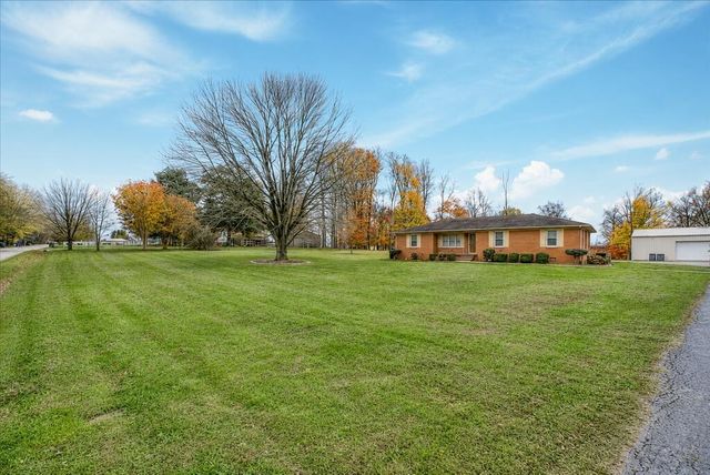1200 Sullivan Dr, Lafayette, TN 37083