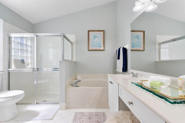 2016 Island Circle, Weston, FL 33326
