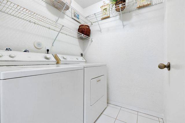 2016 Island Circle, Weston, FL 33326