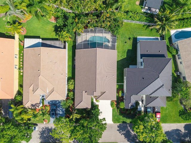 2016 Island Circle, Weston, FL 33326