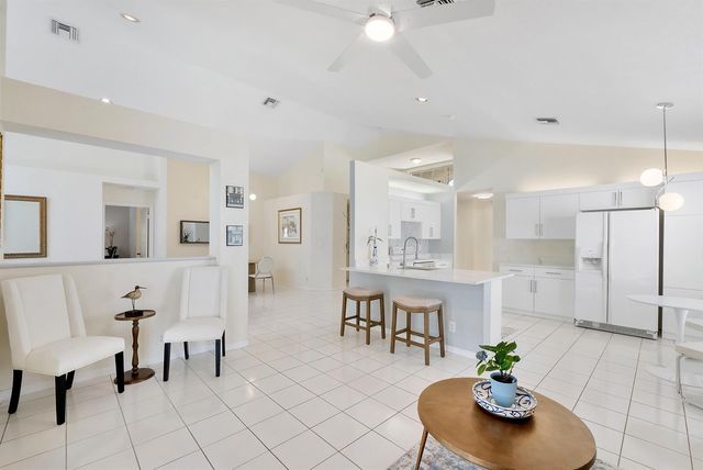 2016 Island Circle, Weston, FL 33326