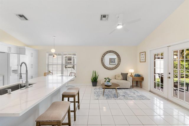 2016 Island Circle, Weston, FL 33326