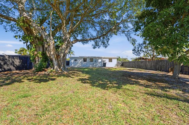 5620 Calico Road, West Palm Beach, FL 33415