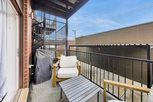 2312 W BELMONT Avenue 1E, Chicago, IL 60618