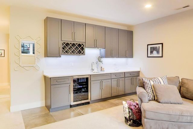 2312 W BELMONT Avenue 1E, Chicago, IL 60618