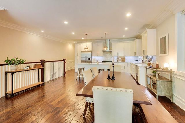 2312 W BELMONT Avenue 1E, Chicago, IL 60618