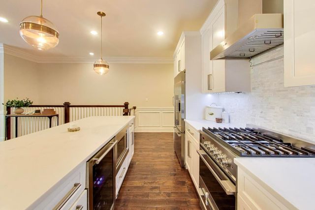 2312 W BELMONT Avenue 1E, Chicago, IL 60618