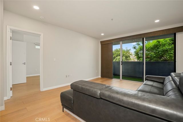 540 S Kenmore Avenue 203, Los Angeles, CA 90020