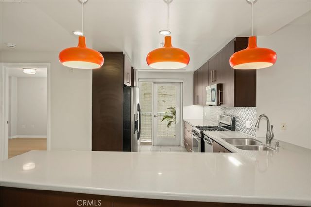 540 S Kenmore Avenue 203, Los Angeles, CA 90020