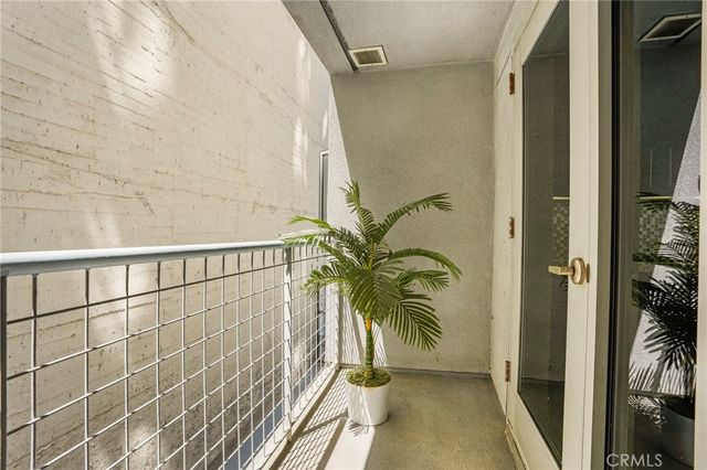 540 S Kenmore Avenue 203, Los Angeles, CA 90020