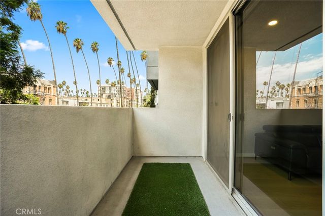 540 S Kenmore Avenue 203, Los Angeles, CA 90020