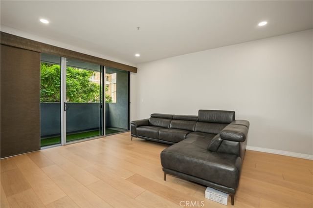 540 S Kenmore Avenue 203, Los Angeles, CA 90020