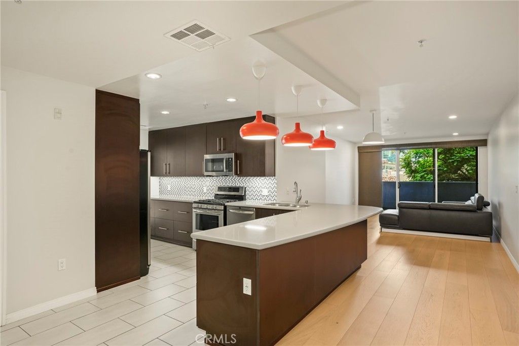 540 S Kenmore Avenue 203, Los Angeles, CA 90020