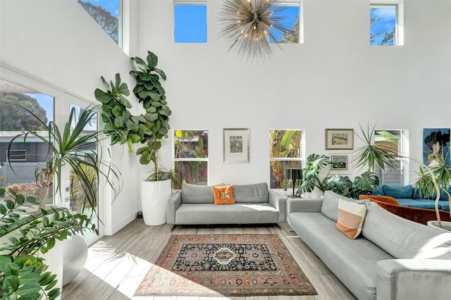 2502 NE 6th Avenue, Wilton Manors, FL 33305