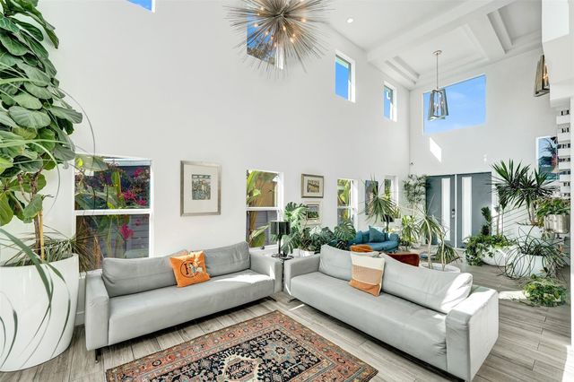 2502 NE 6th Avenue, Wilton Manors, FL 33305