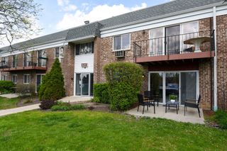 10357 Dearlove Road 1J, Glenview, IL 60025