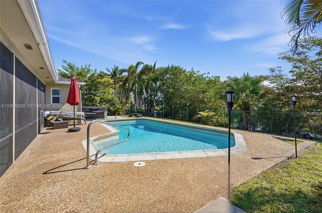 11420 NW 32nd Pl, Sunrise, FL 33323