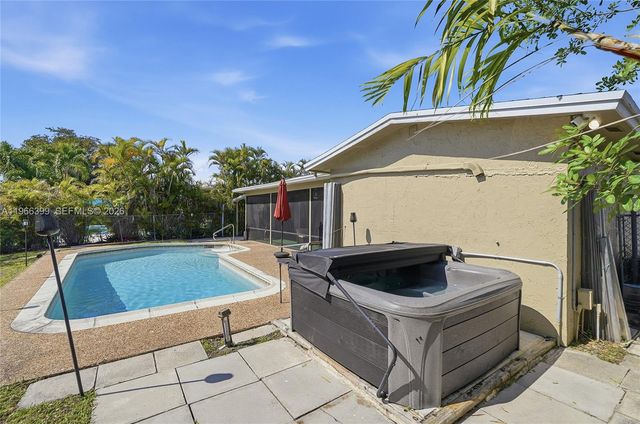 11420 NW 32nd Pl, Sunrise, FL 33323