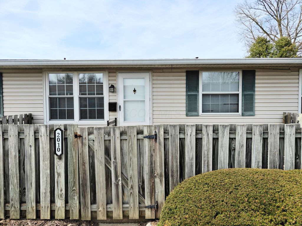 2010 Willoway Court N, Columbus, OH 43220