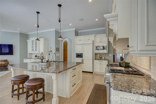 16946 Ashton Oaks Drive, Charlotte, NC 28278