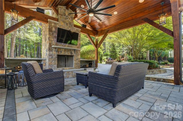 16946 Ashton Oaks Drive, Charlotte, NC 28278