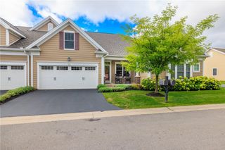 216 Bretlyn Circle, Brighton, NY 14618
