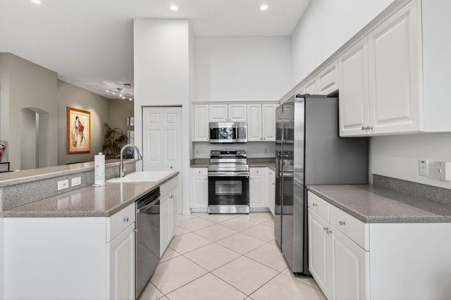 6886 Swansea Lane, Boynton Beach, FL 33472