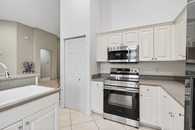 6886 Swansea Lane, Boynton Beach, FL 33472