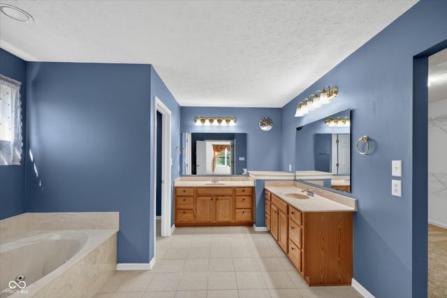 12897 Broncos Drive, Fishers, IN 46037