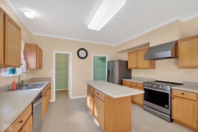 12897 Broncos Drive, Fishers, IN 46037